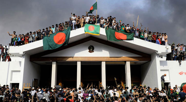 চাকরির কোটা আন্দোলন যেভাবে হাসিনার পতন ঘটালো